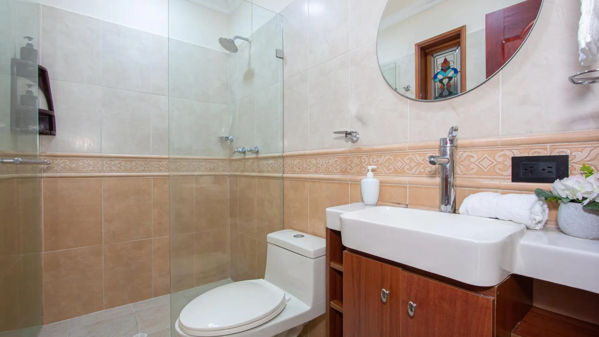 Great Family Home Near The Stadium And Beautiful Neighborhood Medellin 0*,
