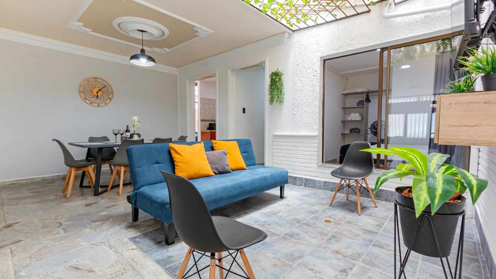 Great Family Home Near The Stadium And Beautiful Neighborhood Medellin
