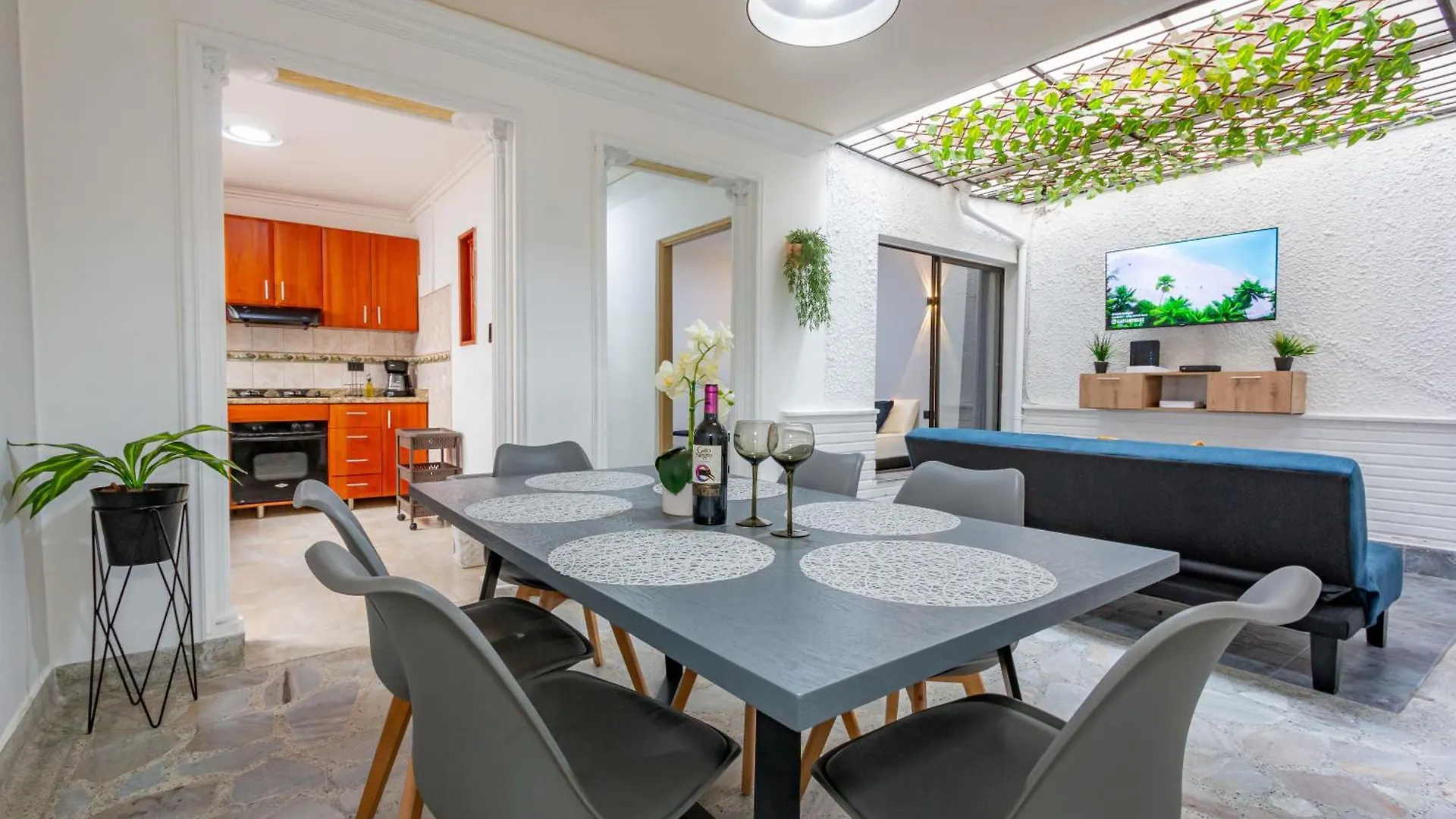 Great Family Home Near The Stadium And Beautiful Neighborhood Medellin Holiday home